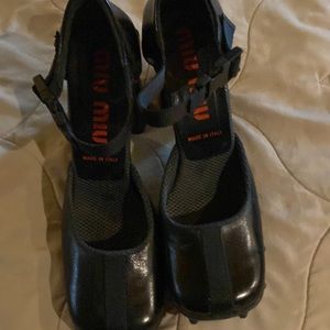 2/12 inch heels in black. Perfect condition